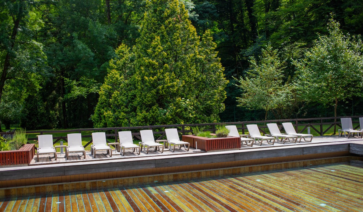 Terme Smarjeske Toplice zunanji bazeni leseni bazen4