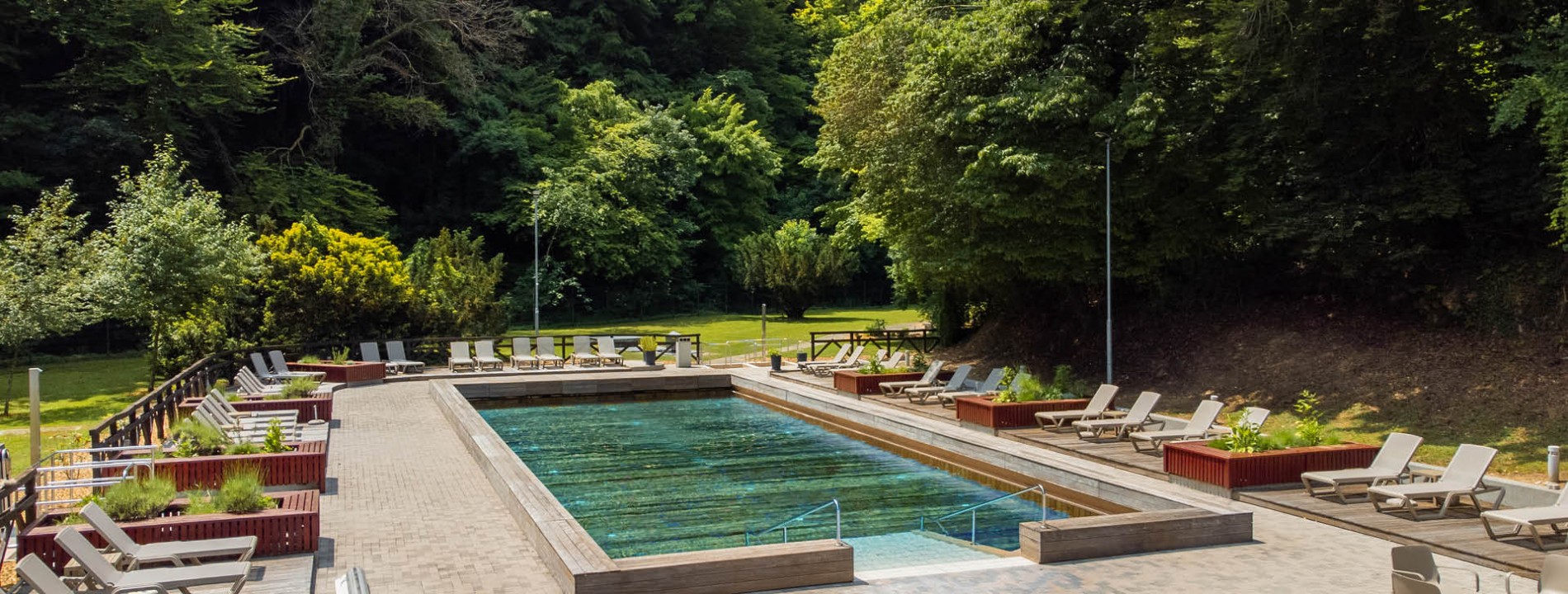 Terme Smarjeske Toplice zunanji bazeni leseni bazen8