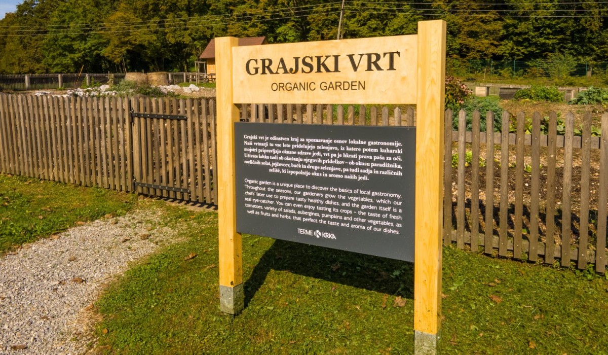 Grajski vrt otocec hotel sport