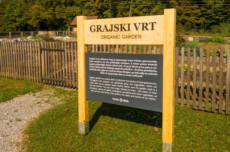 Grajski vrt otocec hotel sport