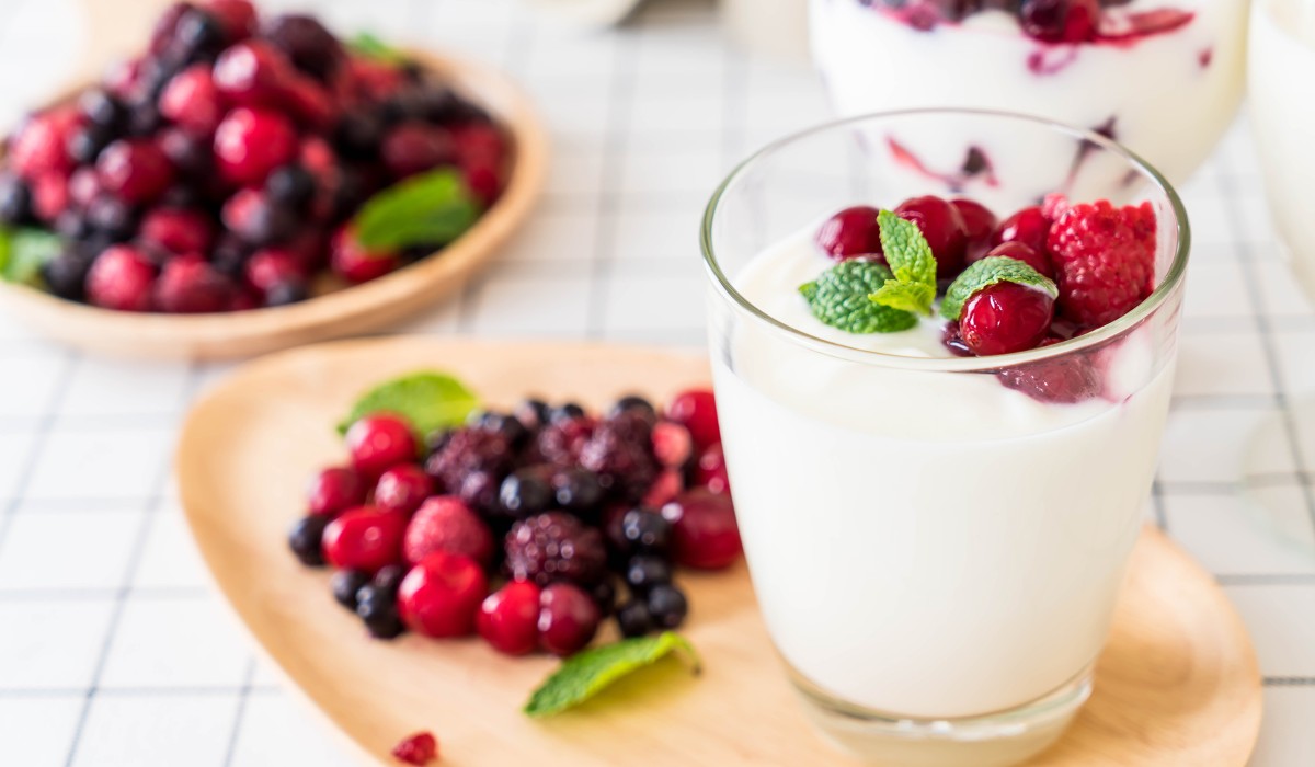 yogurt with mixed berries