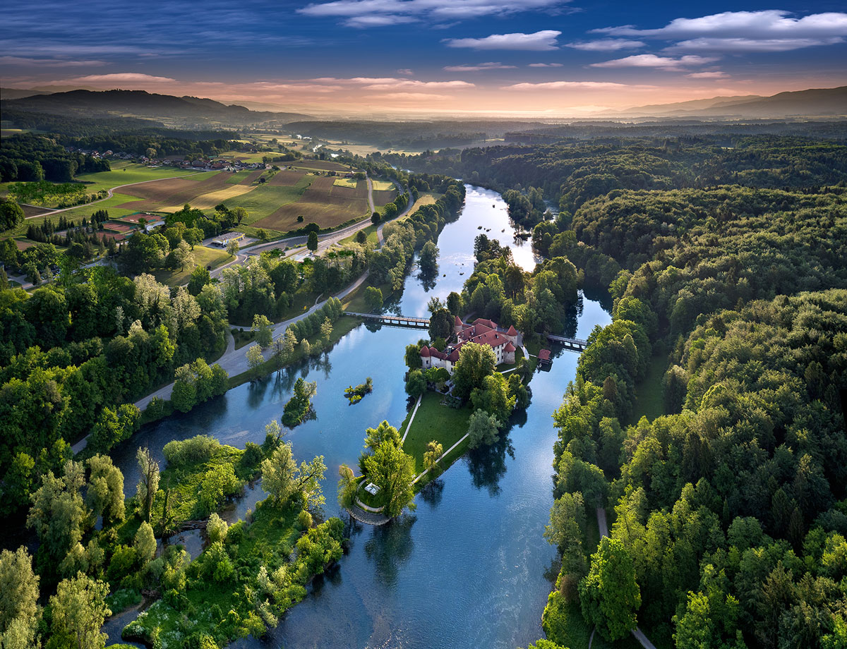 Grad Otocec reka krka